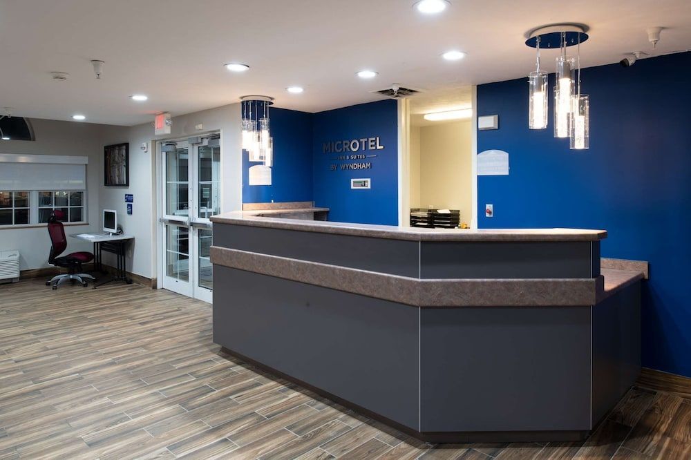 Microtel Inn & Suites by Wyndham Springfield 2