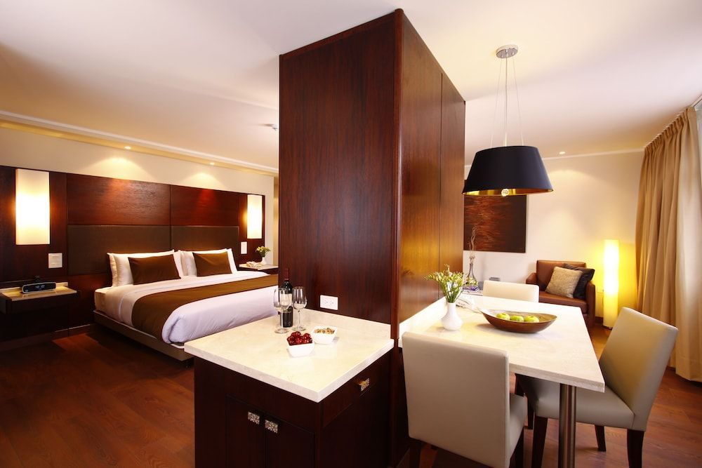Hotel Reina Isabel 1