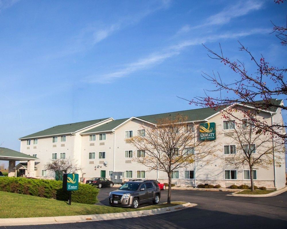 Quality Inn & Suites Loves Park near Rockford 1
