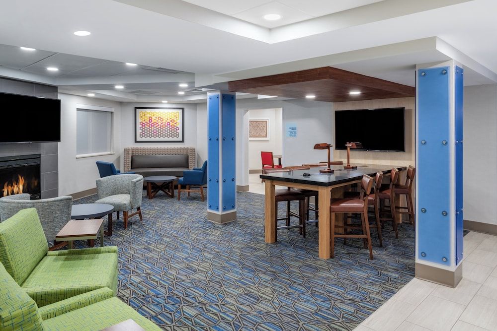 Holiday Inn Express & Suites COLORADO SPRINGS AIRPORT by IHG 1