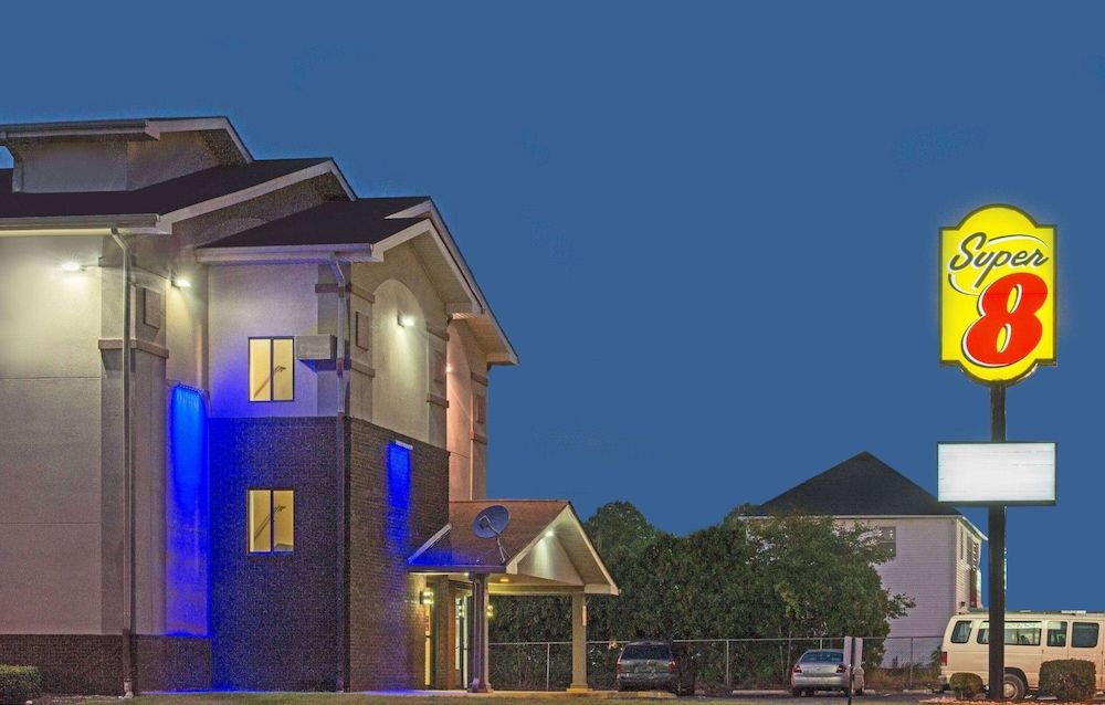 Super 8 by Wyndham New Castle 1