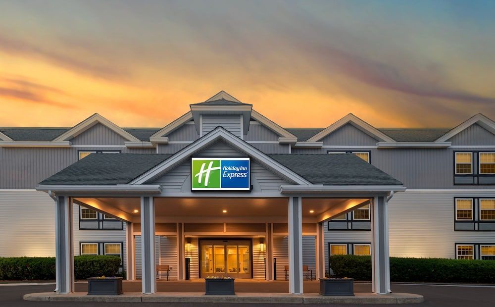 Holiday Inn Express St. Albans by IHG 1