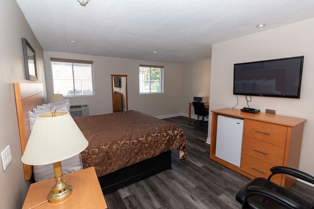 Borden Inn & Suites 2
