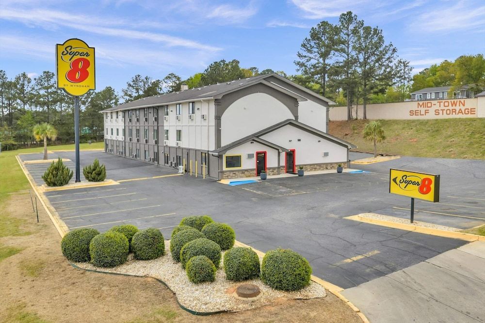 Super 8 by Wyndham Warner Robins 1