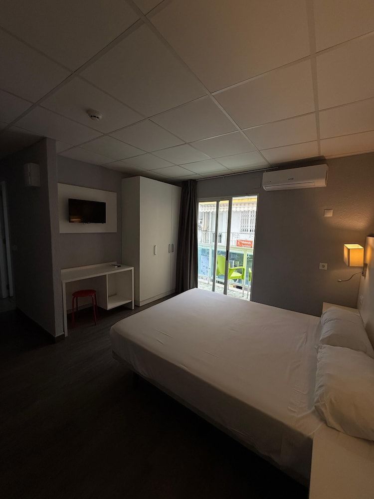 Hostal B y B Benidorm 1