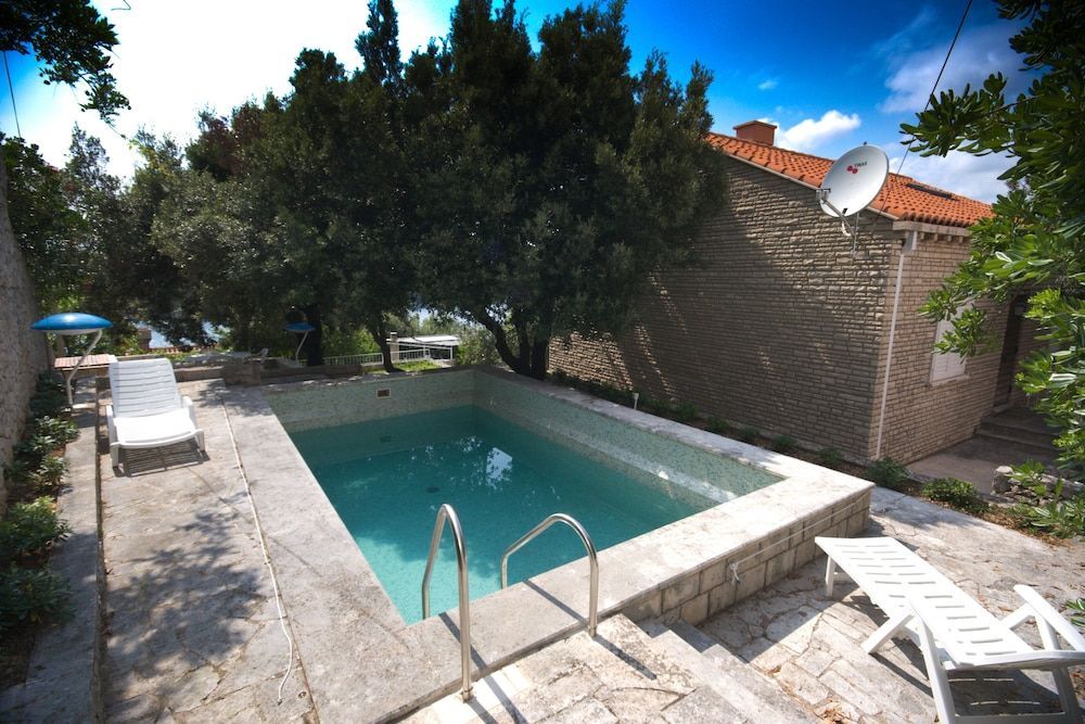 Apartments Villa Marijeta with Free Parking 1