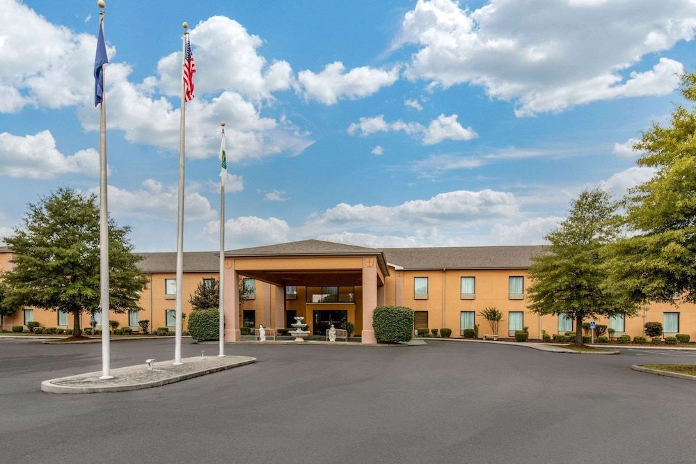 Quality Inn & Suites Benton - Draffenville 1