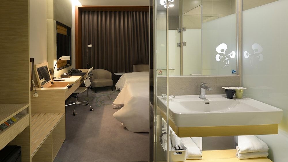 Golden Tulip Glory Fine Hotel 1