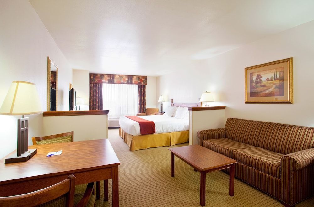 Holiday Inn Express & Suites MATTOON by IHG 2