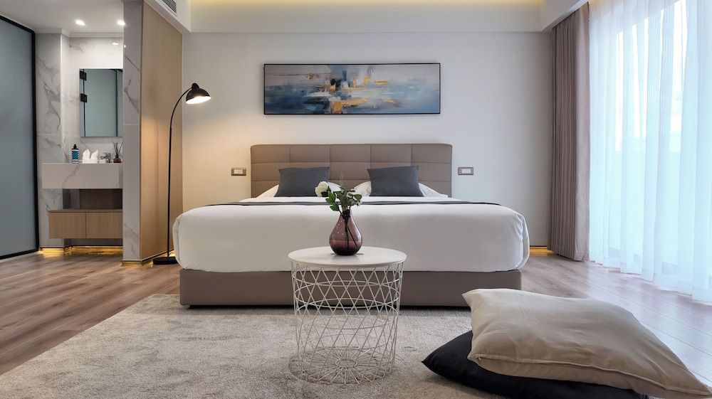 CCLUX Suites - Premium 40sqm Suites near Piraeus Port 1
