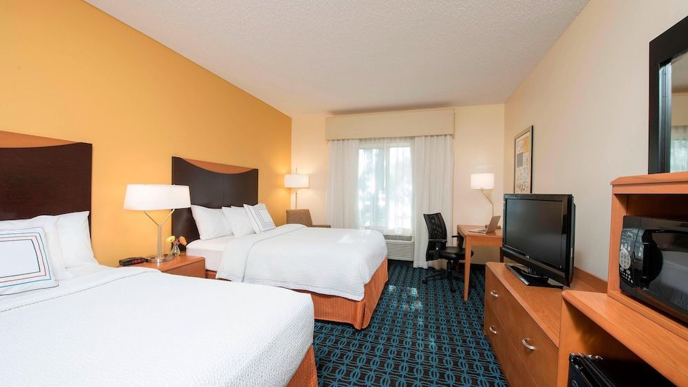 Spark by Hilton Bloomington 2
