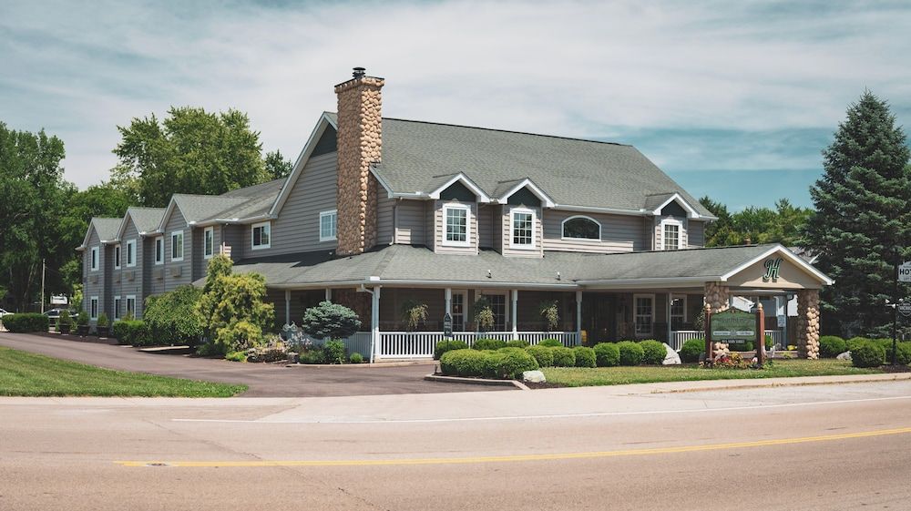 Hearthstone Inn & Suites 1