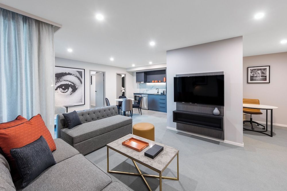 Deco Hotel Canberra 1