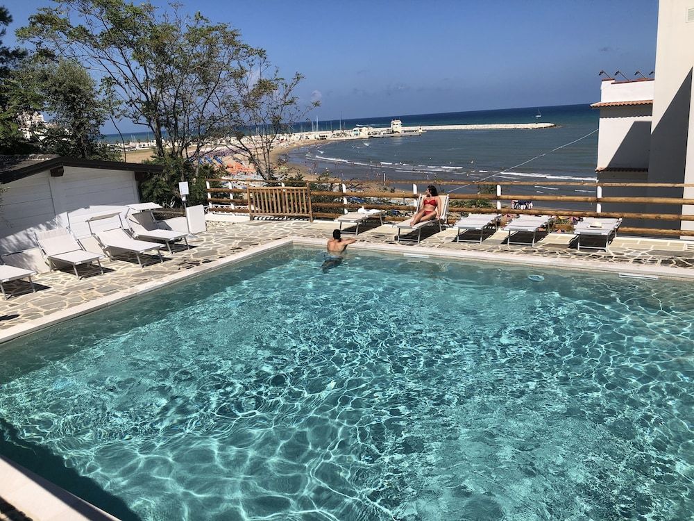 Hotel Riviera 1