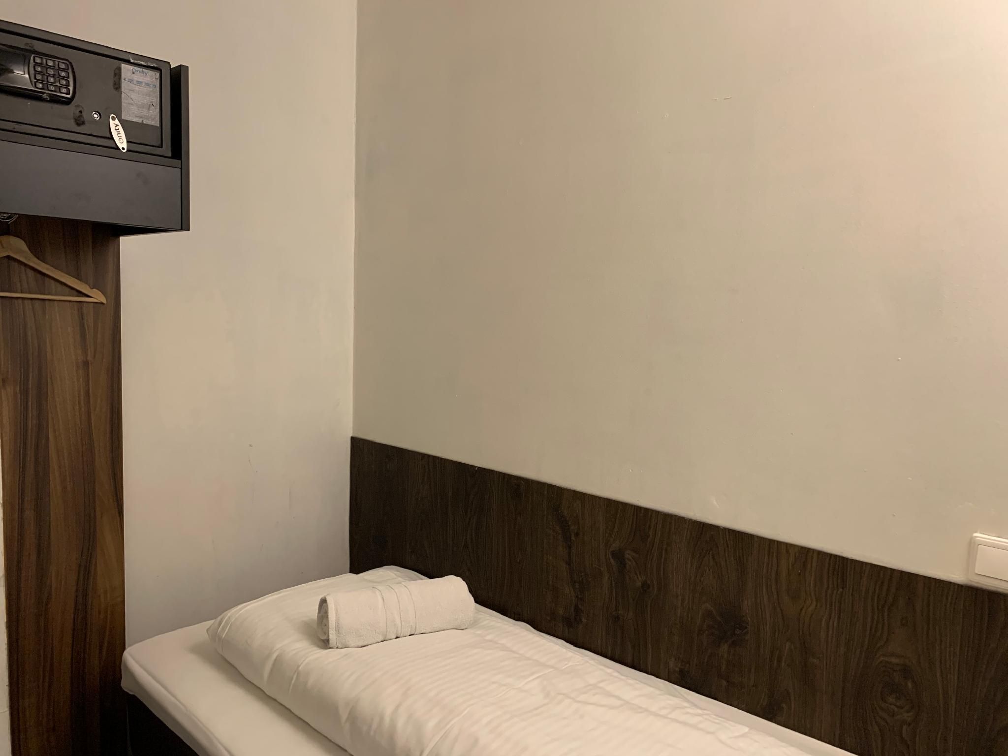 Dam Hotel 1