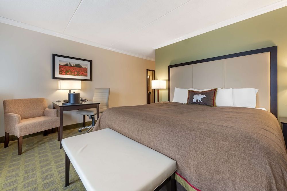 Best Western Plus White Bear Country Inn 1