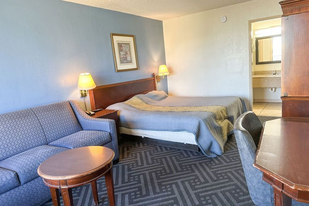 Super Inn & Suites by OYO Milledgeville 1
