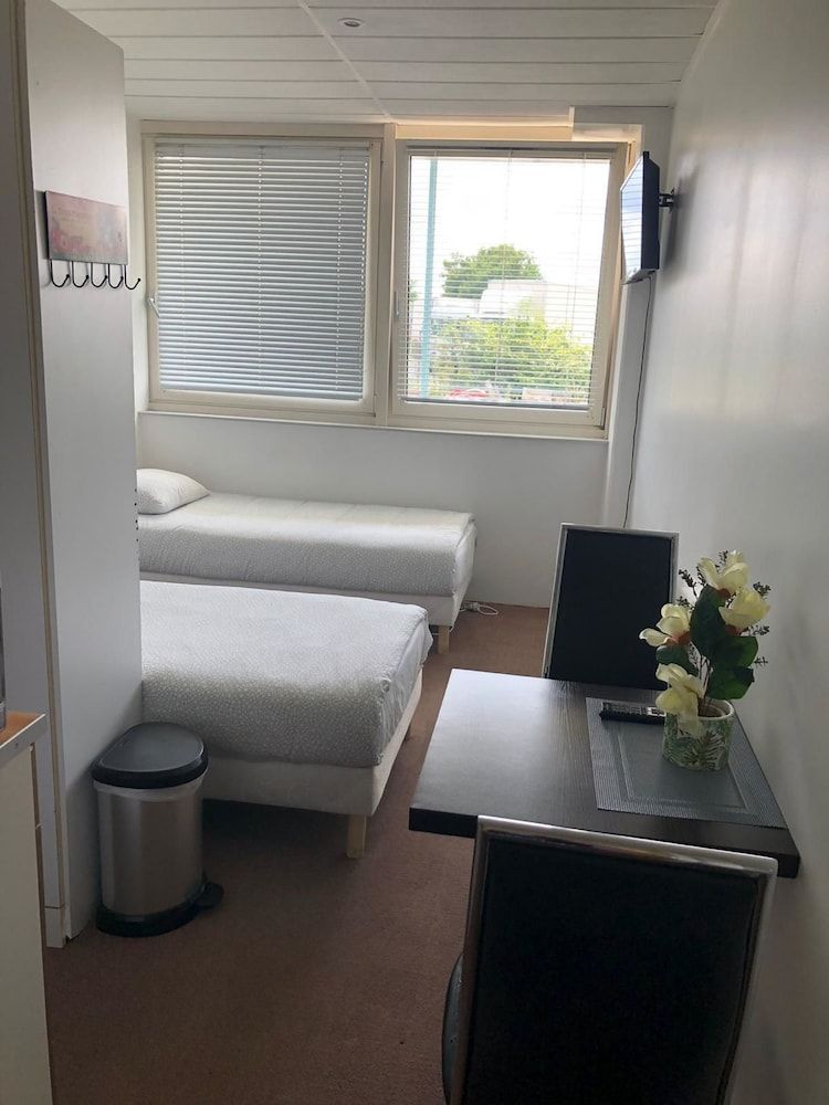 Paris en train Area Studios avec salles de bain et kitchenettes privées ou chambres avec salles de bain et cuisines communes 2