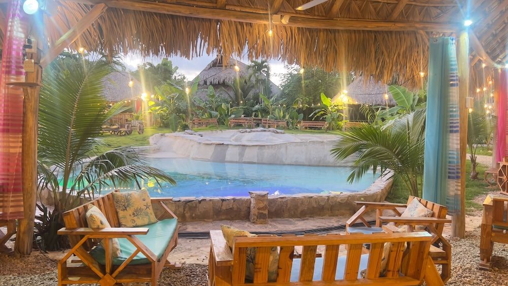 CHALET TROPICAL Hotel & Pool Bar Restaurant 1