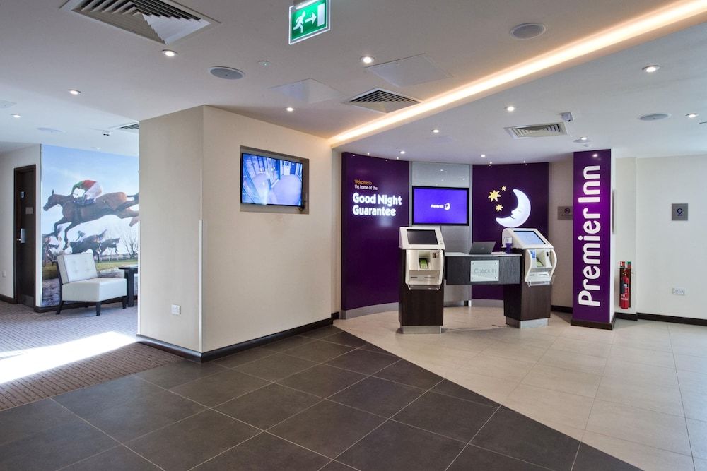 Premier Inn Cheltenham Town Centre 2