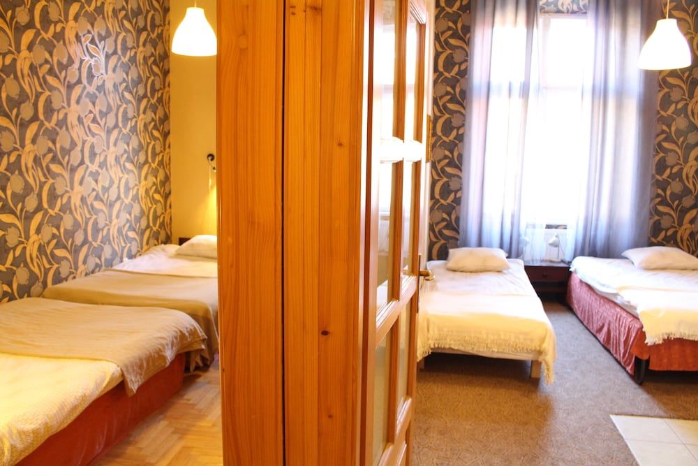 Cracow Old Town Guest House 1