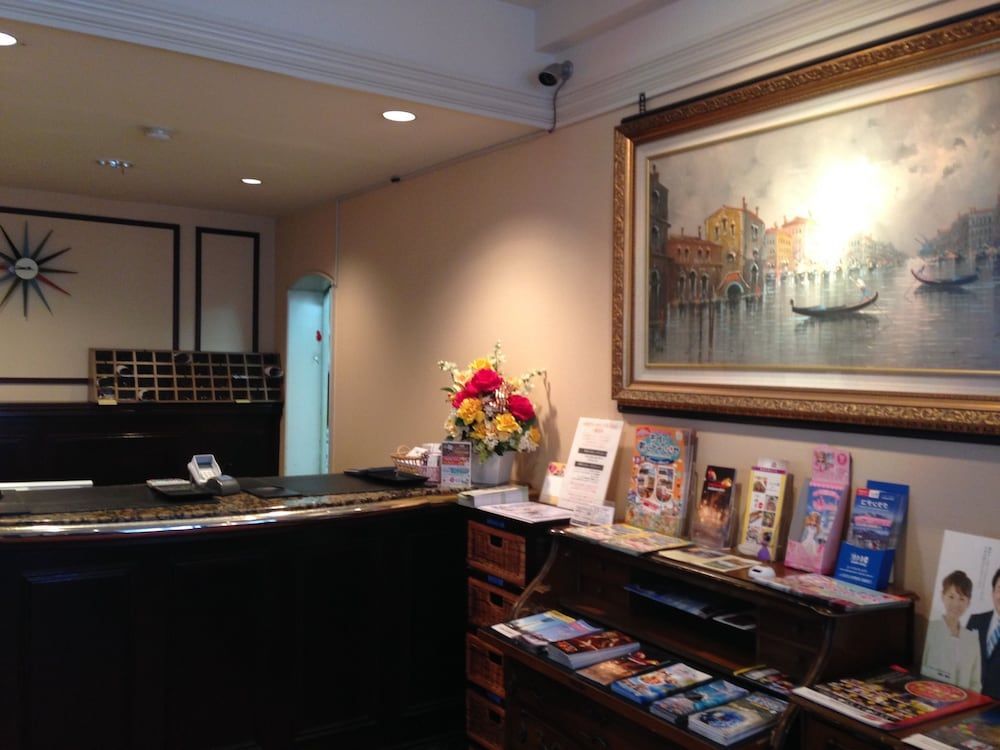 Creston Hotel 2