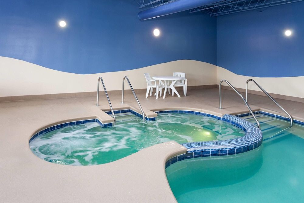 Wingate by Wyndham Sheboygan 1