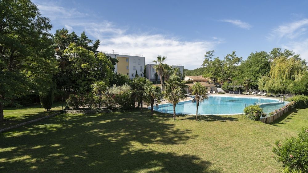 Logis Hotel Restaurant SPA Les Oliviers 1