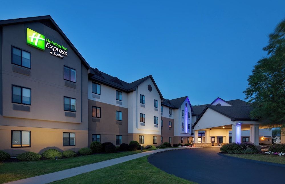 Holiday Inn Express & Suites BRADLEY AIRPORT by IHG 1