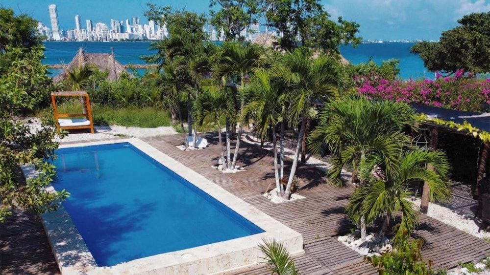 AMALIFE Beach Club & Hotel 1