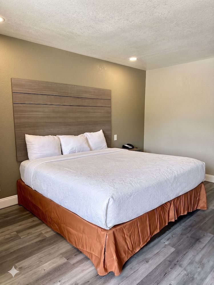 River Inn Motel 2