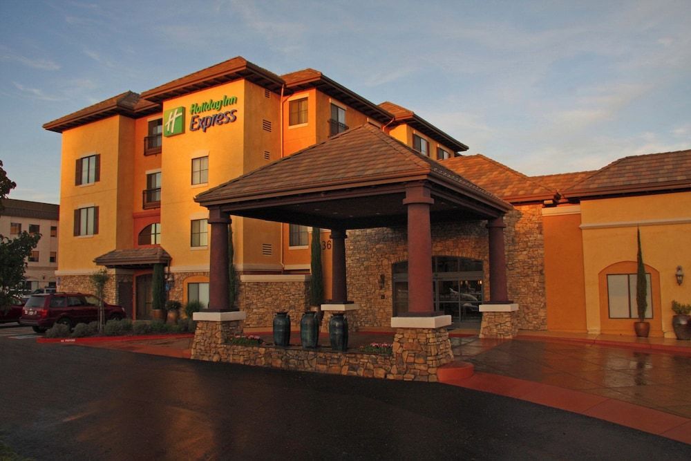 Holiday Inn Express & Suites EL DORADO HILLS by IHG 1