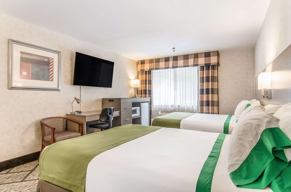 GuestHouse Inn & Suites Poulsbo 1