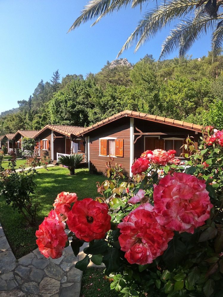 Canada Hotel & Bungalows 1