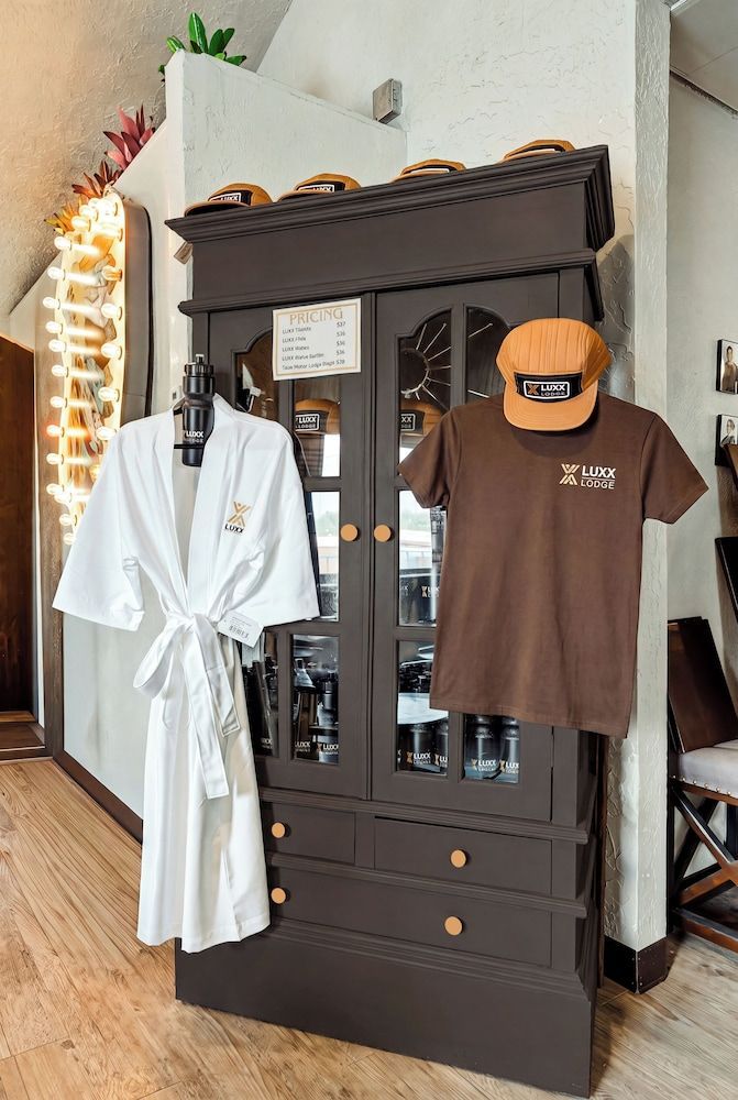 LUXX Taos Motor Lodge 2