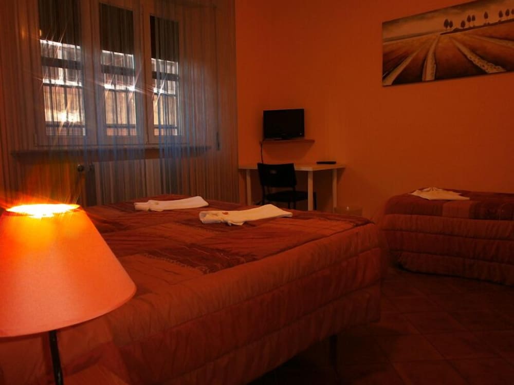 Airport Pisa Rooms 2