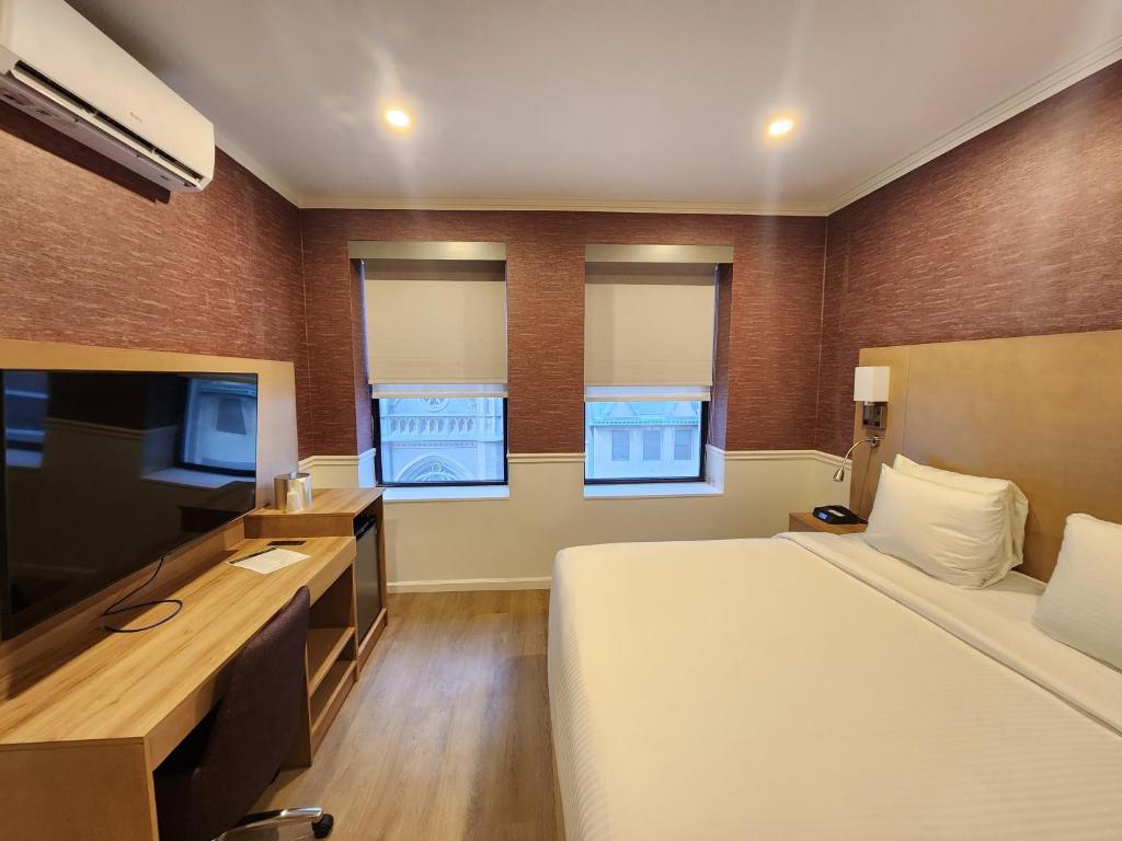 The Mayfair Hotel Times Square, an Ascend Collection 2