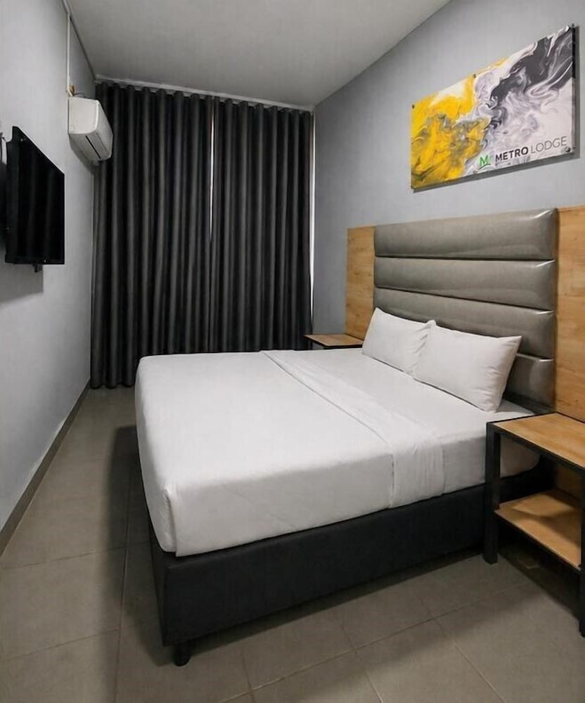 Hotel Metro Lodge Xpress 2