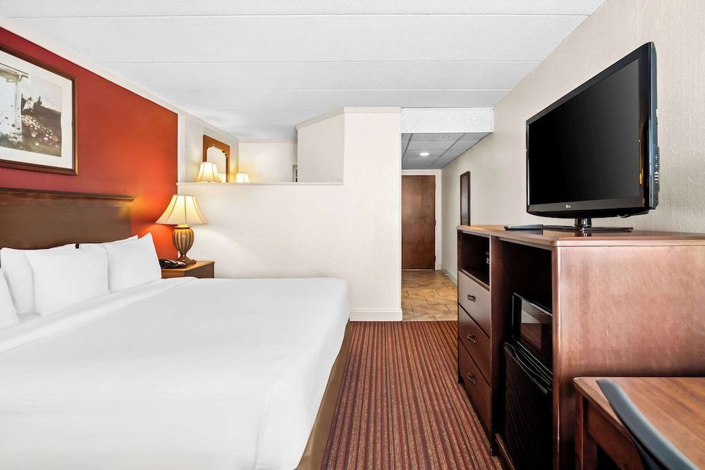 Best Western Merry Manor Inn 1