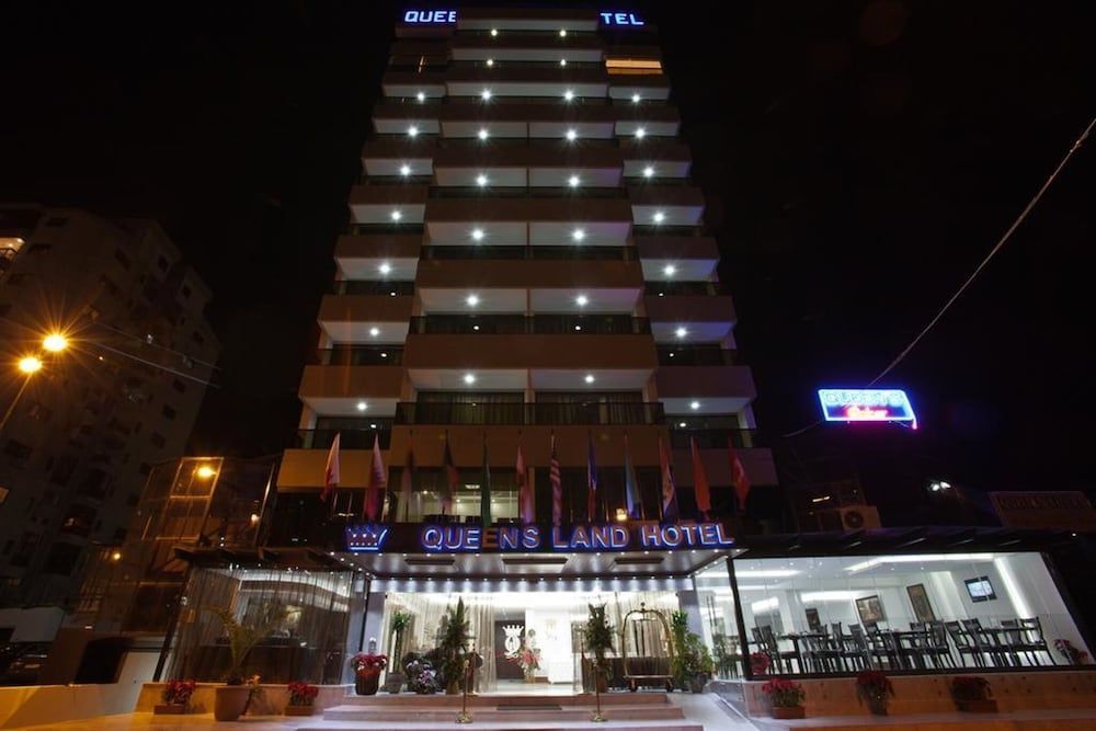 Queens Land Hotel 1