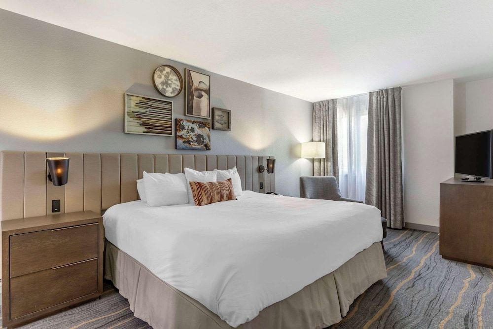 Windmill Suites Surprise - Phoenix, an Ascend Collection Hotel 1