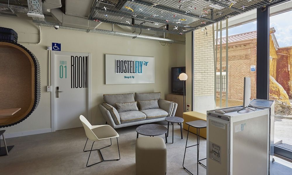 Hostelfly Madrid Airport 1