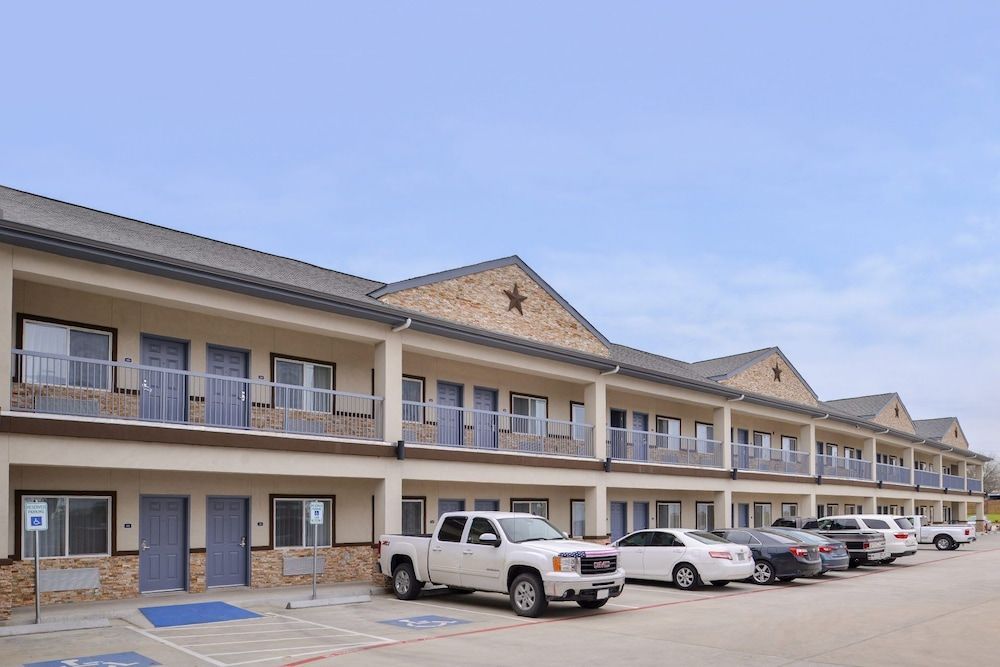 Crystal Inn & Suites IAH Humble 1