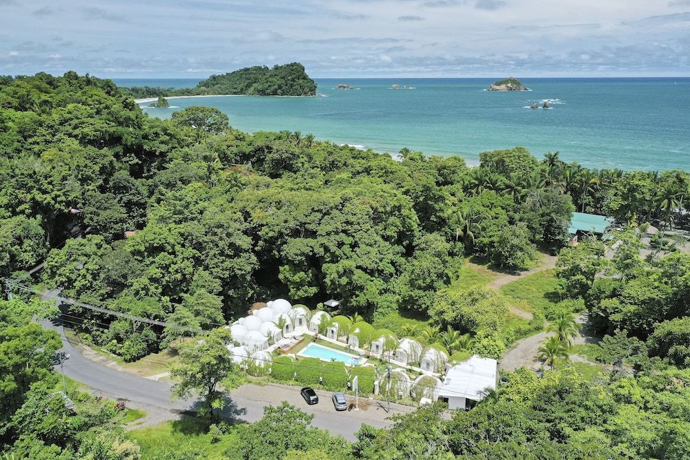 Igloo Beach Lodge 1
