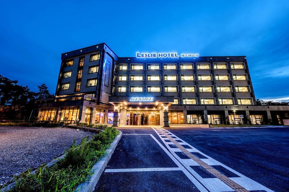 Leslie Hotel 1