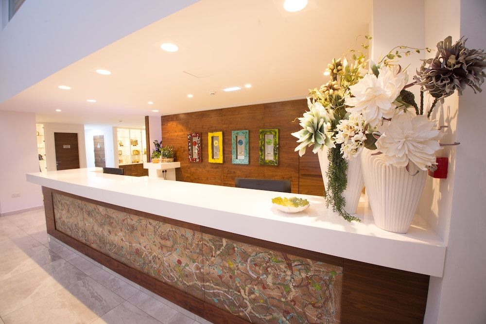 Nicholas Color Hotel 2