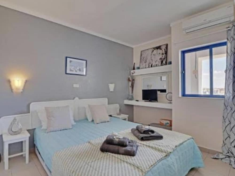 1-Bed - Sleeps 4 - Free Parking 1