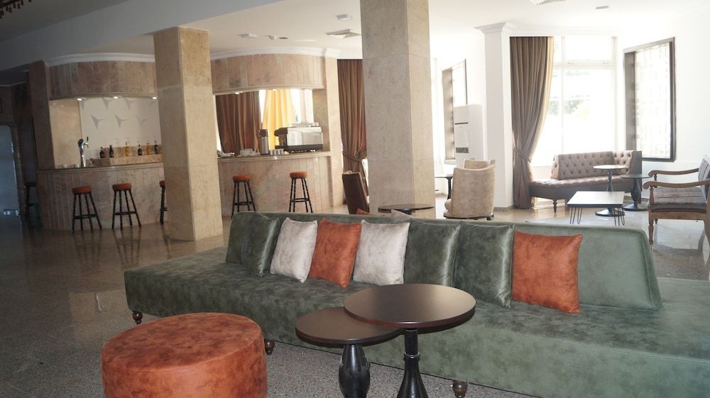 Celebrity Hotel 2
