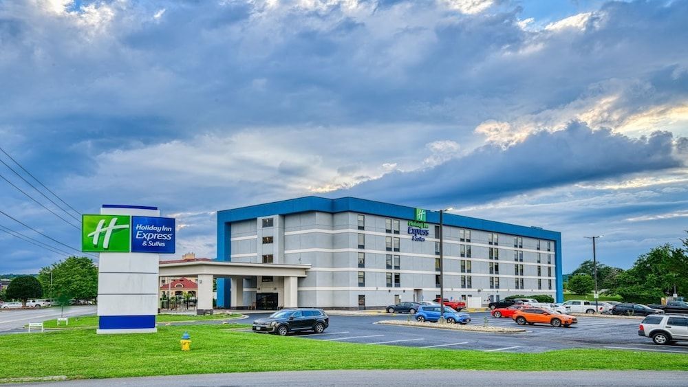 Holiday Inn Express & Suites PIGEON FORGE/NEAR DOLLYWOOD by IHG 1