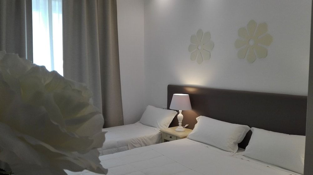 FLOS Guest House 1